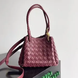 Bottega Veneta Andiamo Bag | Intrecciato Leather Tote | Official - Luxury Master Copy Dubai